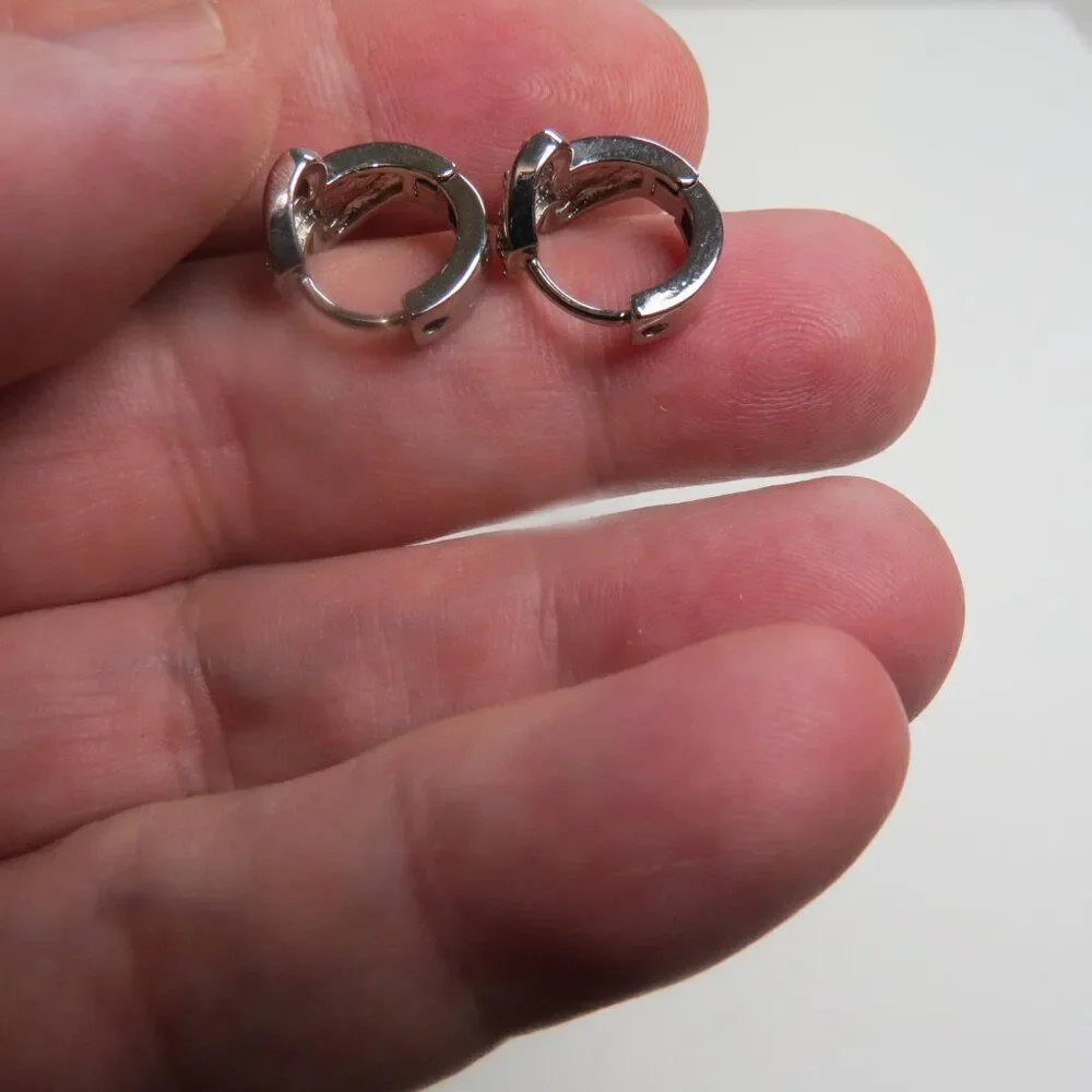 Unbranded sterling silver